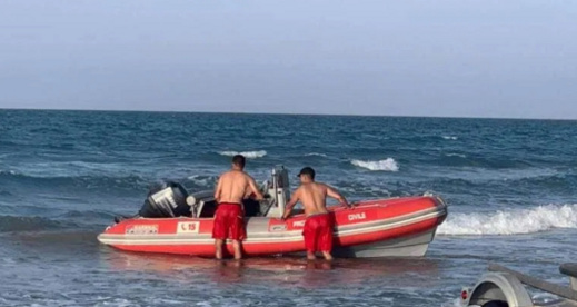 أمواج "بوقانا" تلفظ جثة غريق وسط استنفار أمني أمواج "بوقانا" تلفظ جثة غريق وسط استنفار أمني