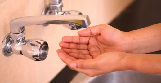 في عز الصيف.. العطش يغضب ساكنة الناظور من إدارة قطاع الماء في عز الصيف.. العطش يغضب ساكنة الناظور من إدارة قطاع الماء