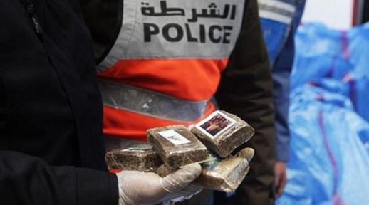 يهربون المخدرات عبر الحدود.. أمن الناظور يوقف إسبانية ومغربيين بفضل معطيات من  يهربون المخدرات عبر الحدود.. أمن الناظور يوقف إسبانية ومغربيين بفضل معطيات من
