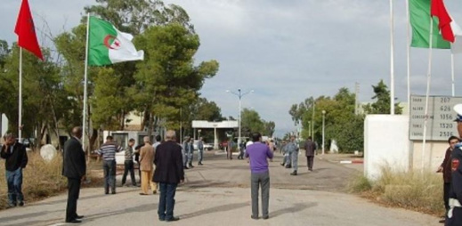 الجزائر تفتح "جوج بغال" و"العقيد لطفي" لعبور مغاربة الجزائر تفتح "جوج بغال" و"العقيد لطفي" لعبور مغاربة