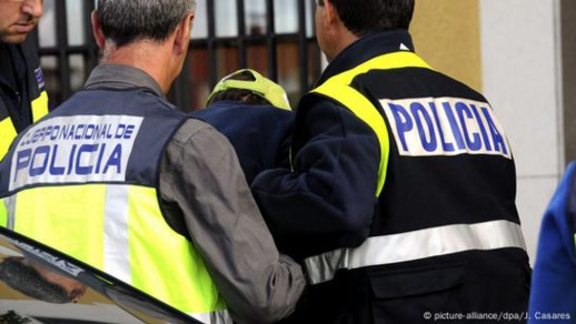 السلطات الإسبانية تعيد مهاجرين تسللوا للثغر المحتل إلى المغرب السلطات الإسبانية تعيد مهاجرين تسللوا للثغر المحتل إلى المغرب