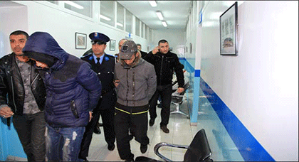 القبض على ثلاثة شبان إثنان منهم من الناظور يحاولون سرقة سيارة فاخرة بالدريوش القبض على ثلاثة شبان إثنان منهم من الناظور يحاولون سرقة سيارة فاخرة بالدريوش