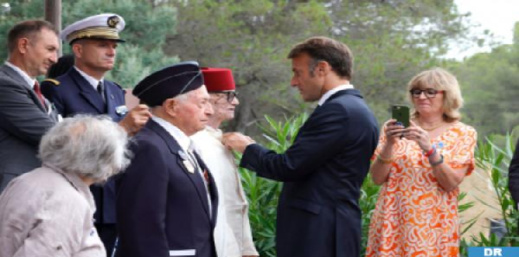 فرنسا توشح أحد قدماء المحاربين المغاربة في الحرب العالمية الثانية وحرب الهند الصينية فرنسا توشح أحد قدماء المحاربين المغاربة في الحرب العالمية الثانية وحرب الهند الصينية