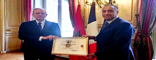 فرنسا توشح عبد اللطيف حموشي بوسام الشرف فرنسا توشح عبد اللطيف حموشي بوسام الشرف