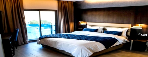 بسبب خدمات رديئة وغياب النظافة.. عشرات السياح البرتغاليين يشكون فندقا مصنفا في الحسيمة بسبب خدمات رديئة وغياب النظافة.. عشرات السياح البرتغاليين يشكون فندقا مصنفا في الحسيمة