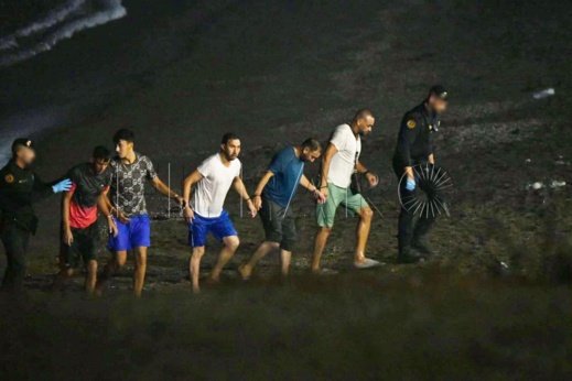 حاكم سبتة يشكر السلطات المغربية إثر منعها لـ 300 شخص من دخول الثغر المحتل سباحة حاكم سبتة يشكر السلطات المغربية إثر منعها لـ 300 شخص من دخول الثغر المحتل سباحة