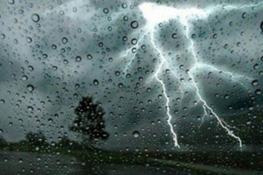 زخات رعدية مصحوبة ببرد وهبات رياح مرتقبة اليوم الخميس بعدد من مناطق المملكة زخات رعدية مصحوبة ببرد وهبات رياح مرتقبة اليوم الخميس بعدد من مناطق المملكة