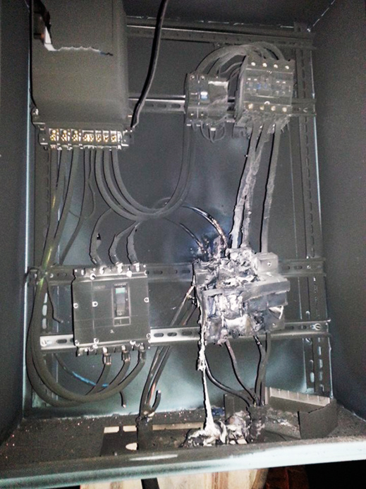 ساكنة حي عاريض تطالب المسؤولين بتوفير الإنارة العمومية لحيهم ساكنة حي عاريض تطالب المسؤولين بتوفير الإنارة العمومية لحيهم