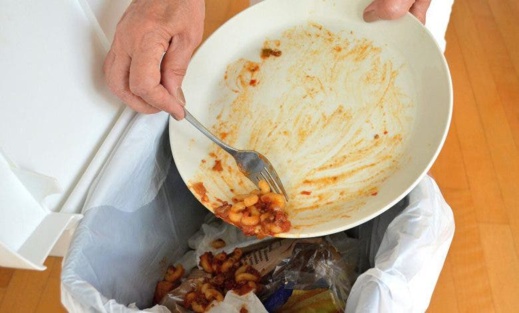 مقترح تشريعي يقضي بفرض غرامات مالية على كل من يهدر الطعام مقترح تشريعي يقضي بفرض غرامات مالية على كل من يهدر الطعام