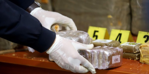 حجز 16.4 كلغ من الشيرا على متن سيارة مغربي بمعبر المدينة المحتلة حجز 16.4 كلغ من الشيرا على متن سيارة مغربي بمعبر المدينة المحتلة