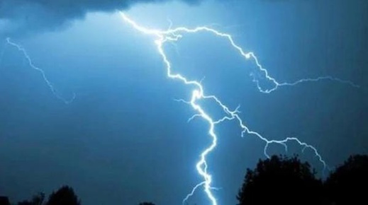 أمطار رعدية ورياح قوية منتظرة بالمملكة اليوم الأحد أمطار رعدية ورياح قوية منتظرة بالمملكة اليوم الأحد