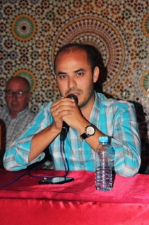 سليمان أزواغ يتهم السلطة بإفساد الإنتخابات ومحمد أزواغ يوجه مدفعية نيرانه نحو البركاني سليمان أزواغ يتهم السلطة بإفساد الإنتخابات ومحمد أزواغ يوجه مدفعية نيرانه نحو البركاني