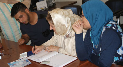 بلجيكية تشهر اسلامها بمقر المجلس العلمي المحلي بالناظور بلجيكية تشهر اسلامها بمقر المجلس العلمي المحلي بالناظور