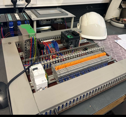 ابنة الريف غزلان الزيزاوي تبتكر حلاً تقنيًا لحل أزمة الترامواي في بروكسيل ابنة الريف غزلان الزيزاوي تبتكر حلاً تقنيًا لحل أزمة الترامواي في بروكسيل