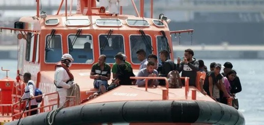 وصول 60 مغربيا إلى جزيرة البوران على متن قاربين انطلقا من الريف وصول 60 مغربيا إلى جزيرة البوران على متن قاربين انطلقا من الريف