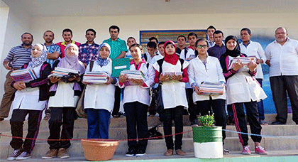 تلاميذ و تلميذات إعدادية بني سيدال يستفيدون من مبادرة مليون محفظة تلاميذ و تلميذات إعدادية بني سيدال يستفيدون من مبادرة مليون محفظة