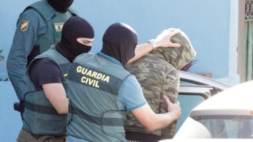 اعتقال مغربي قتل عنصرين أمنيين بزورق محمل بالمخدرات اعتقال مغربي قتل عنصرين أمنيين بزورق محمل بالمخدرات