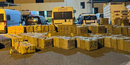 الأجهزة الأمنية تحبط عملية تهريب أزيد من 8 أطنان من الحشيش الأجهزة الأمنية تحبط عملية تهريب أزيد من 8 أطنان من الحشيش