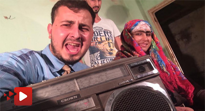 علاء بنحدو وهيام لمسيسي في سكيتش "نعيد زيش" بالريفية علاء بنحدو وهيام لمسيسي في سكيتش "نعيد زيش" بالريفية