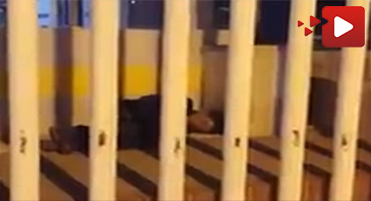 فيديو يرصد حالة تشرّد لطفل مغارب حالمٍ بالفردوس الأوروبي وسط أرجاء مليلية فيديو يرصد حالة تشرّد لطفل مغارب حالمٍ بالفردوس الأوروبي وسط أرجاء مليلية
