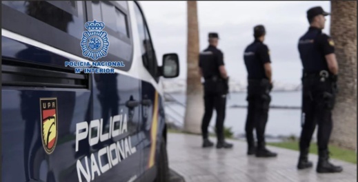 إيقاف مهاجر مغربي احتجز قاصر وهددها بالسلاح في إسبانيا إيقاف مهاجر مغربي احتجز قاصر وهددها بالسلاح في إسبانيا