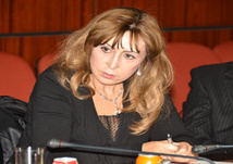 سياسيون وإعلاميون يعلّقون على مبادرة سليمان حوليش جمع الأزبال بيديْه سياسيون وإعلاميون يعلّقون على مبادرة سليمان حوليش جمع الأزبال بيديْه