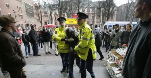 هولندا ترفع الدعم المالي المخصص للمهاجرين المغاربة المغادرين طوعا هولندا ترفع الدعم المالي المخصص للمهاجرين المغاربة المغادرين طوعا