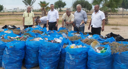على خطى حوليش.. المجلس البلدي لبني أنصار يقوم بحملة تنظيف لمجموعة من أحياء المدينة على خطى حوليش.. المجلس البلدي لبني أنصار يقوم بحملة تنظيف لمجموعة من أحياء المدينة