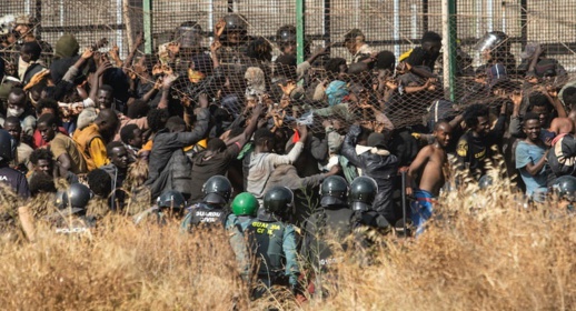 تعديلات قانونية تمنع طرد "الحراكة" من سبتة ومليلية واستعمال "الرصاص المطاطي" تغضب الشرطة الإسبانية تعديلات قانونية تمنع طرد "الحراكة" من سبتة ومليلية واستعمال "الرصاص المطاطي" تغضب الشرطة الإسبانية