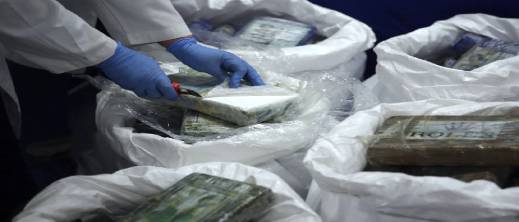 تفجر قضية كوكايين ضخمة تشمل مقيما في المغرب بعد ضبط 1.7 طن من المخدرات تفجر قضية كوكايين ضخمة تشمل مقيما في المغرب بعد ضبط 1.7 طن من المخدرات