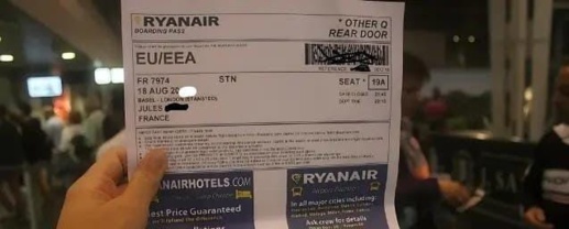 ريان إير تلغي بطاقة الإركاب الورقية وتعوضها بوصل إلكتروني ريان إير تلغي بطاقة الإركاب الورقية وتعوضها بوصل إلكتروني