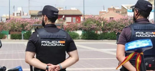 إسبانيا ترحل 21 طالب لجوء إلى المغرب بعد اكتشاف زيفهم إسبانيا ترحل 21 طالب لجوء إلى المغرب بعد اكتشاف زيفهم