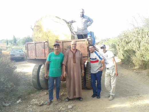 مؤسسة تعليمية بكرونة تستعين بصهريج كبير لمواجهة شح المياه وانقطاعها بجماعة تمسمان مؤسسة تعليمية بكرونة تستعين بصهريج كبير لمواجهة شح المياه وانقطاعها بجماعة تمسمان