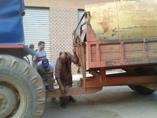 مؤسسة تعليمية بكرونة تستعين بصهريج كبير لمواجهة شح المياه وانقطاعها بجماعة تمسمان مؤسسة تعليمية بكرونة تستعين بصهريج كبير لمواجهة شح المياه وانقطاعها بجماعة تمسمان