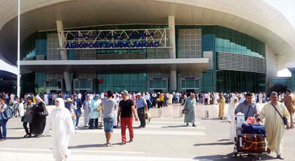 الحجاج المنحدرين من مدن الريف لم يتمالكوا انفسهم من البكاء لحظة دخولهم مطار وجدة الحجاج المنحدرين من مدن الريف لم يتمالكوا انفسهم من البكاء لحظة دخولهم مطار وجدة