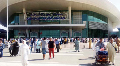 الحجاج المنحدرين من مدن الريف لم يتمالكوا انفسهم من البكاء لحظة دخولهم مطار وجدة