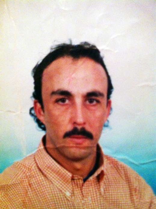 أسرة المختفي يوسف المالكي تترجى عودته إلى أحضانها لذلك تعمّم هذا النداء لمدّها بأيّ معلومة عنه أسرة المختفي يوسف المالكي تترجى عودته إلى أحضانها لذلك تعمّم هذا النداء لمدّها بأيّ معلومة عنه