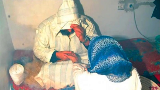 اعتقال "مشعوذ" صور نساء في أوضاع مخلة بالحياء اعتقال "مشعوذ" صور نساء في أوضاع مخلة بالحياء