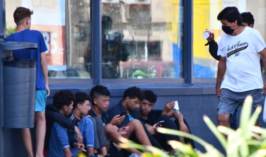 في خطوة مثيرة.. إسبانيا تخطط لنقل المهاجرين القصر إلى مراكز تابعة لها بالمغرب في خطوة مثيرة.. إسبانيا تخطط لنقل المهاجرين القصر إلى مراكز تابعة لها بالمغرب