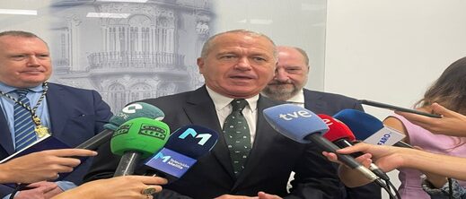 وزير الاقتصاد الإسباني.. إسبانيا عاجزة أمام قرار المغرب بإغلاق جمارك مليلية وزير الاقتصاد الإسباني.. إسبانيا عاجزة أمام قرار المغرب بإغلاق جمارك مليلية