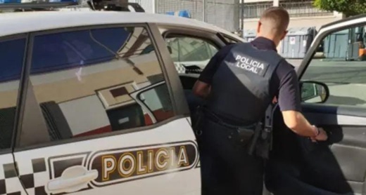 قاصر مغربي يتعرض للتهديد من قبل شرطي إسباني بالمدينة المحتلة قاصر مغربي يتعرض للتهديد من قبل شرطي إسباني بالمدينة المحتلة