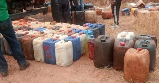 مستودعات سرية لبيع الغازوال.. أرباب محطات الوقود يطالبون الحكومة بالتدخل مستودعات سرية لبيع الغازوال.. أرباب محطات الوقود يطالبون الحكومة بالتدخل