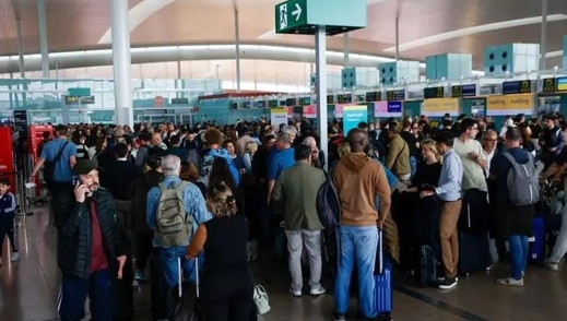 الفيضانات تتسبب في إلغاء 50 رحلة جوية بمطار برشلونة الفيضانات تتسبب في إلغاء 50 رحلة جوية بمطار برشلونة