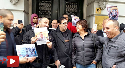 شاهدوا.. وقفة تضامنية مع تلاميذ إعزانن أمام السفارة المغربية بهولندا