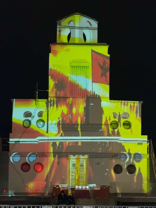 إدارة مهرجان الذاكرة المشتركة تزين معلمة "كلوب" بالناظور احتفاء بعيد المسيرة الخضراء إدارة مهرجان الذاكرة المشتركة تزين معلمة "كلوب" بالناظور احتفاء بعيد المسيرة الخضراء