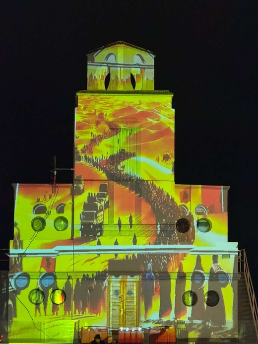 إدارة مهرجان الذاكرة المشتركة تزين معلمة "كلوب" بالناظور احتفاء بعيد المسيرة الخضراء إدارة مهرجان الذاكرة المشتركة تزين معلمة "كلوب" بالناظور احتفاء بعيد المسيرة الخضراء