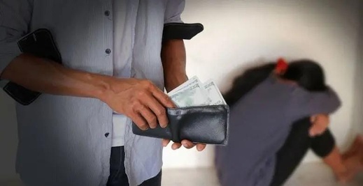 اتهامات بالاتجار بالبشر والشعوذة تلاحق يوتوبر مغربي مشهور اتهامات بالاتجار بالبشر والشعوذة تلاحق يوتوبر مغربي مشهور