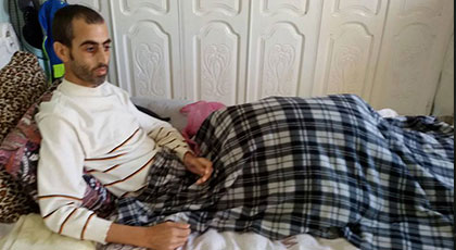 علي الناصري ينادي القلوب الرحيمة من اجل إنقاذه من مرض يهدده بشلل نصفي علي الناصري ينادي القلوب الرحيمة من اجل إنقاذه من مرض يهدده بشلل نصفي