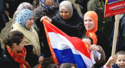 المغاربة يمثلون ربع المواطنين مزدوجي الجنسية بهولندا المغاربة يمثلون ربع المواطنين مزدوجي الجنسية بهولندا
