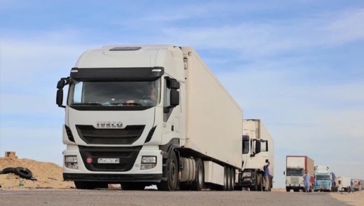 مطالب بحماية سائقي شاحنات النقل الدولي من اعتداءات "الحراكة" مطالب بحماية سائقي شاحنات النقل الدولي من اعتداءات "الحراكة"